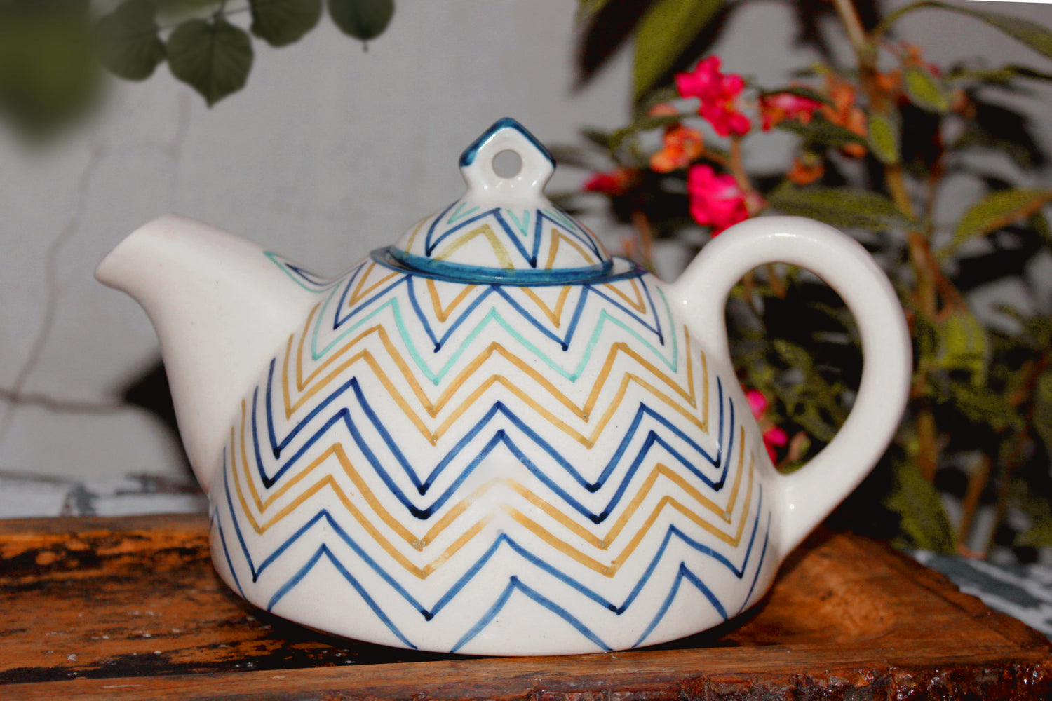 Ribbon Hand Painted Ceramic Tea Pot – Capacity 4 Cups